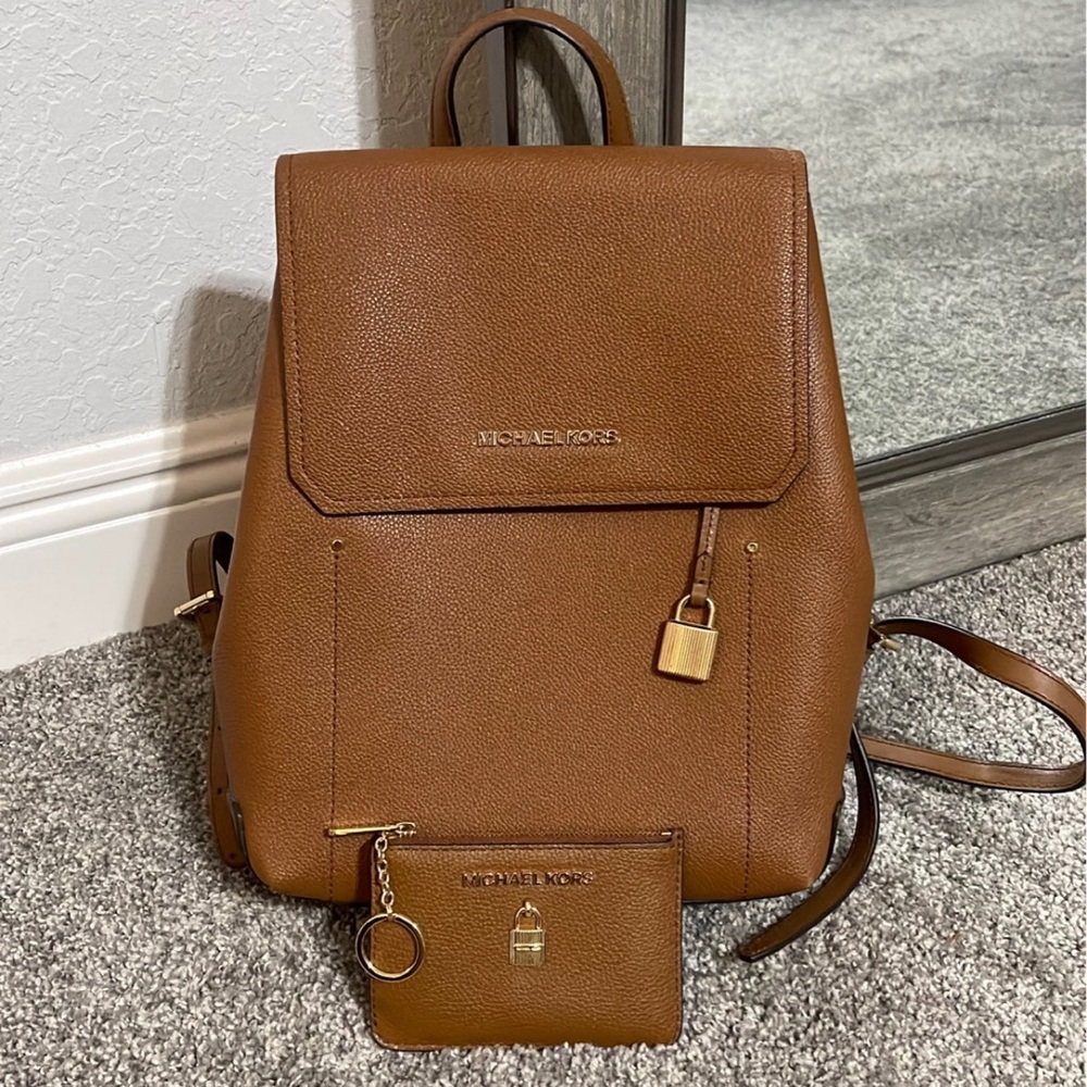 Michael Kors HayesBackpack and wallet